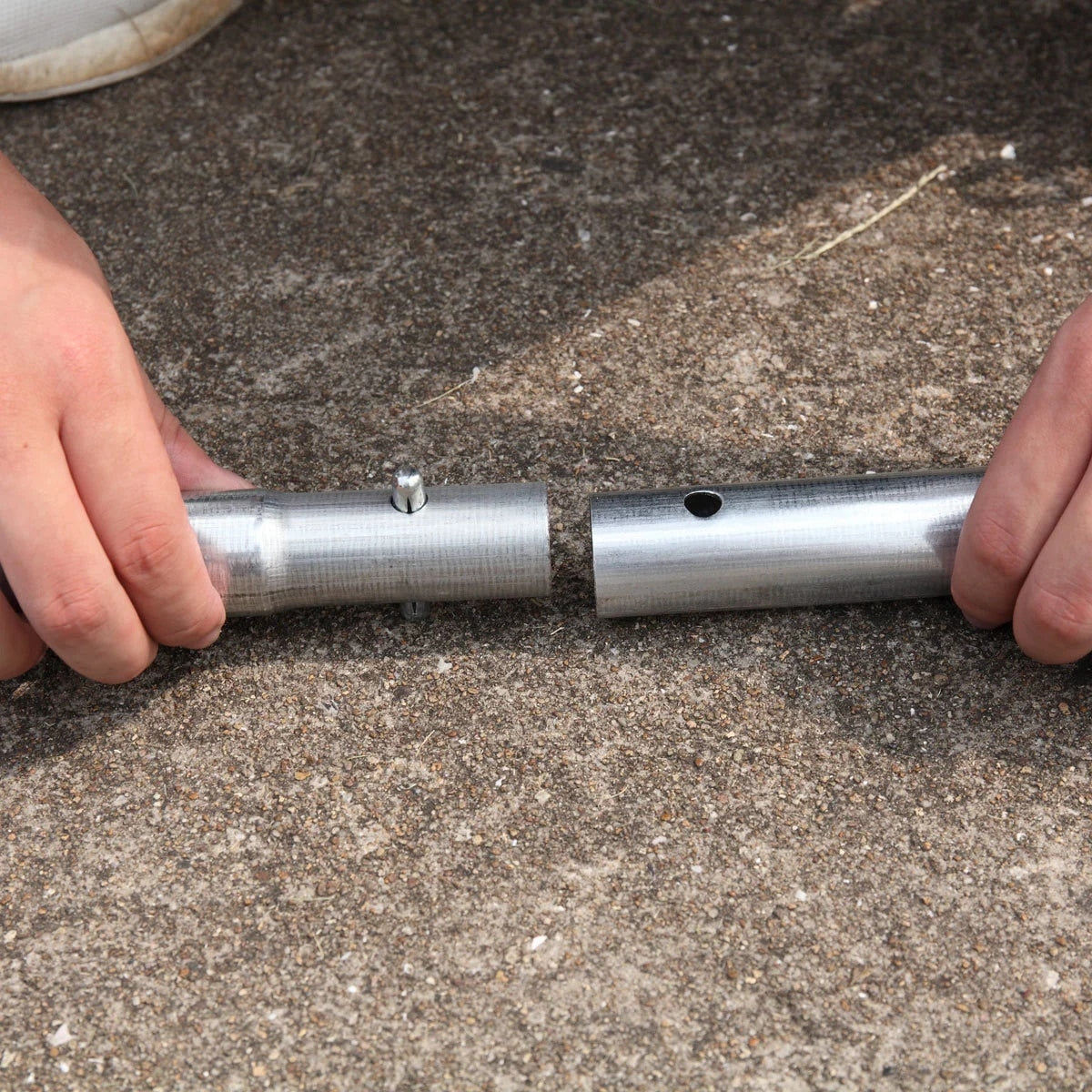 Outdoor Dog Kennel for Medium to Large Sized Animals with Lockable Door - Silver - stevesdecorandpets